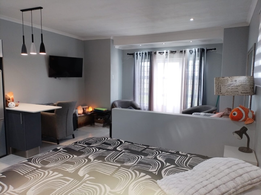 To Let 1 Bedroom Property for Rent in Fernglen Eastern Cape